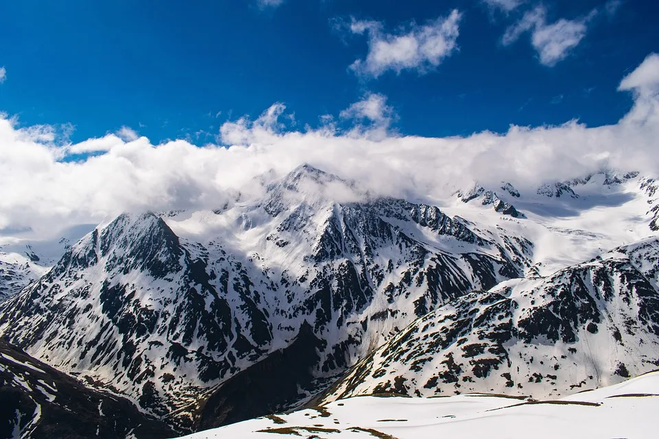 Retter bergen in Tirol drei tote Skiwanderer