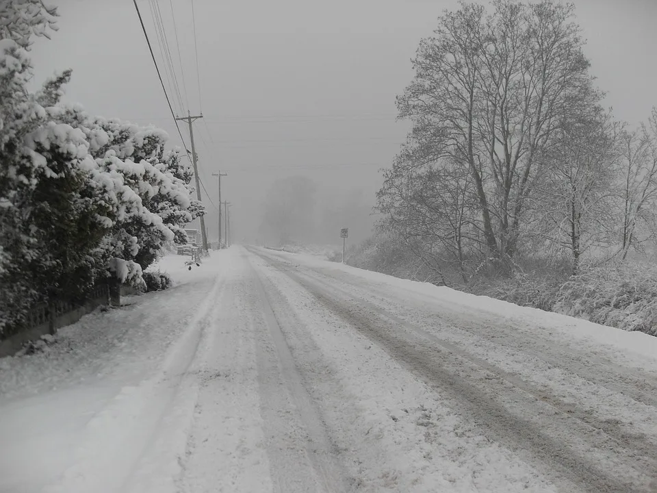 Wintereinbruch: Schneefall am Geschriebenstein - burgenland.ORF.at