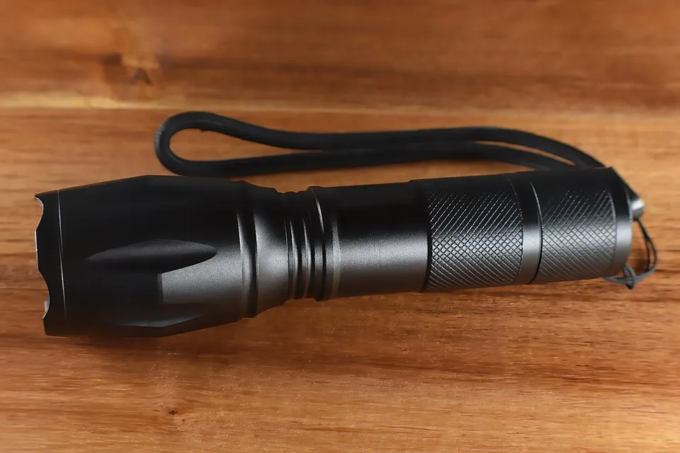 Tactical Flashlight 7662681 960 720.jpg