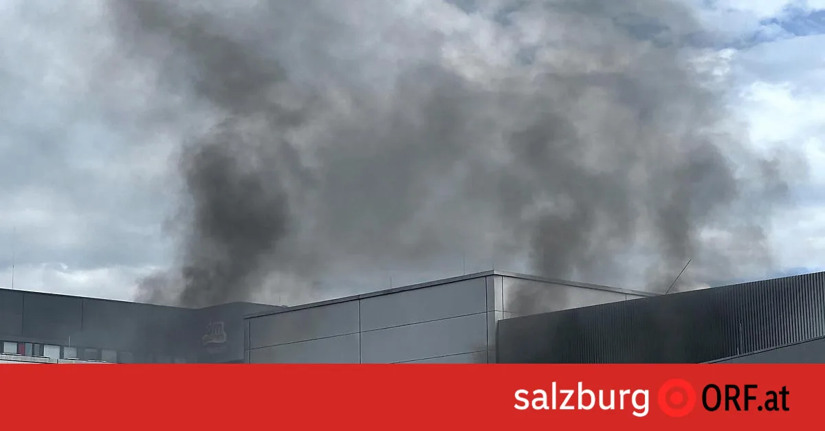 Mehrere Gebäude nach Großbrand in Wals-Siezenheim evakuiert