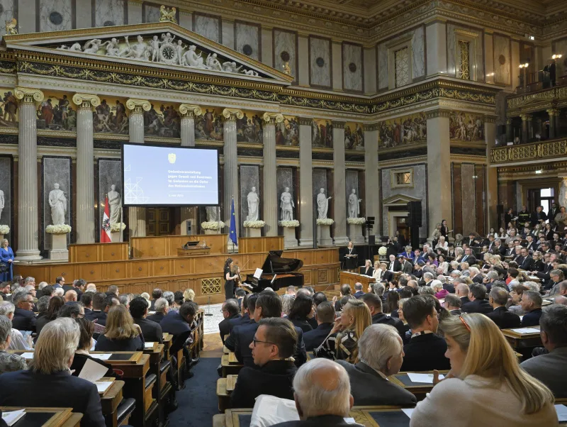 Blick Richtung Veranstaltungsteilnehmer:innen