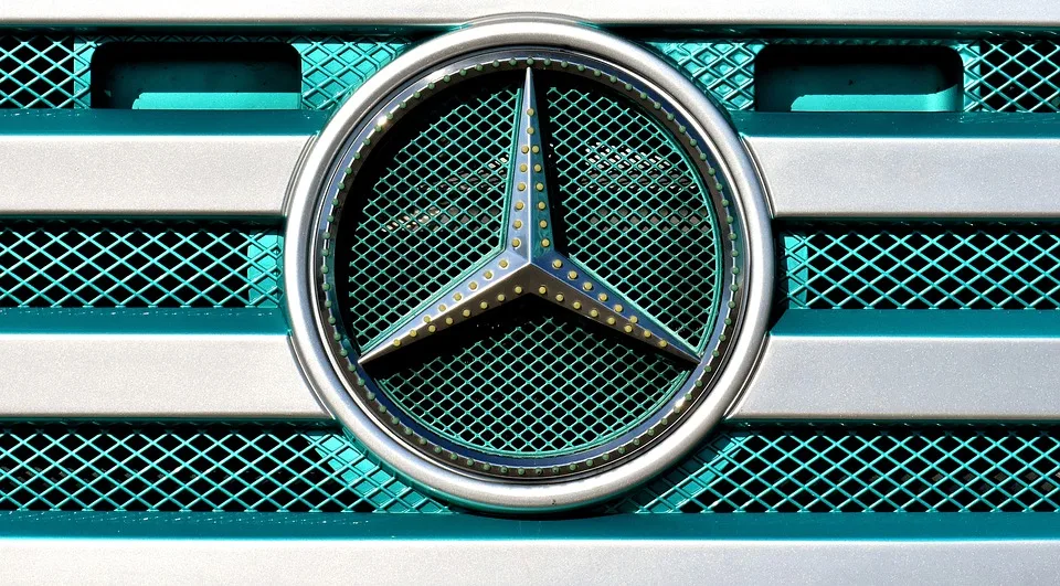 Mercedes Logo 3354494 960 720.jpg