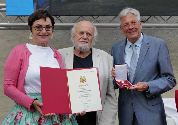 LR.in Beate Prettner, Künstler Herbert Unterberger und LH Peter Kaiser