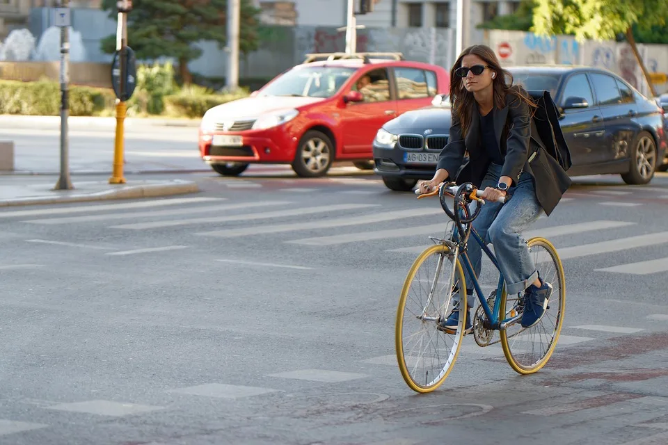 Betrunkener Radfahrer In Memmingen Faehrt In Wartendes Auto – Anzeige Jpg.webp