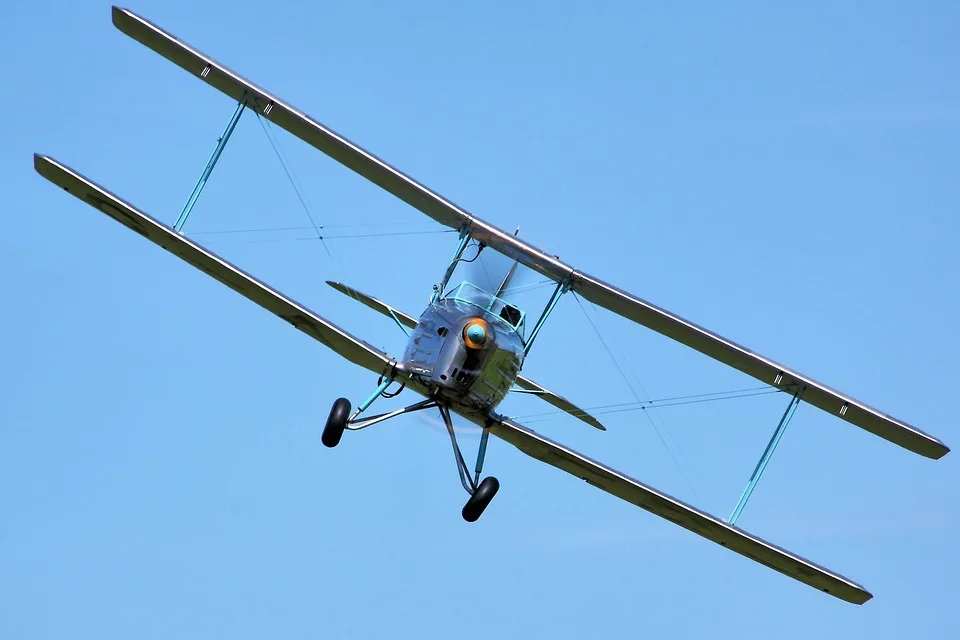 Doppeldecker Flugzeug Ueberschlaegt Sich Bei Notlandung Im Emsland Jpg.webp