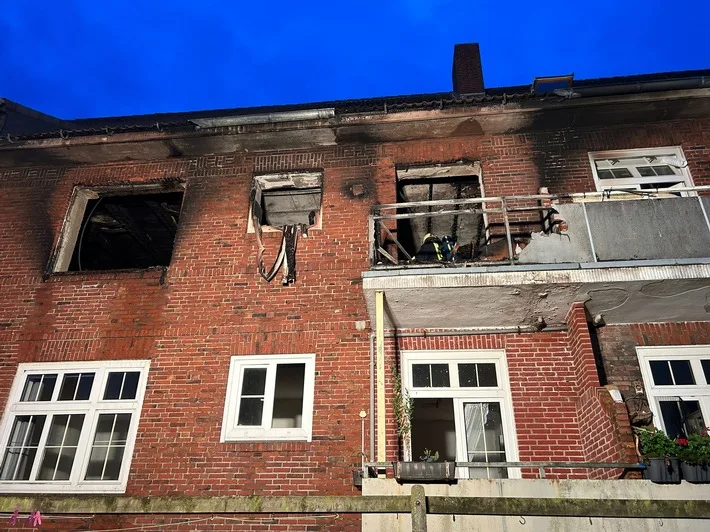 Drama Auf Borkum Feuerwehr Rettet Familien Aus Brennendem Mehrfamilienhaus Jpeg.webp