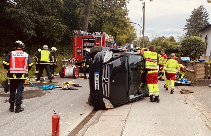 Drama Auf Der Greveler Strasse Pkw Unfall Fordert Schnelle Hilfe Jpeg.webp