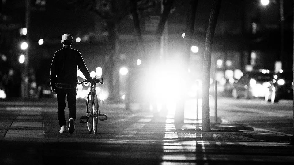 Fahrradfahrer In Luebeck Polizei Sucht Zeugen Nach Angriff Auf Autofahrer Jpg.webp