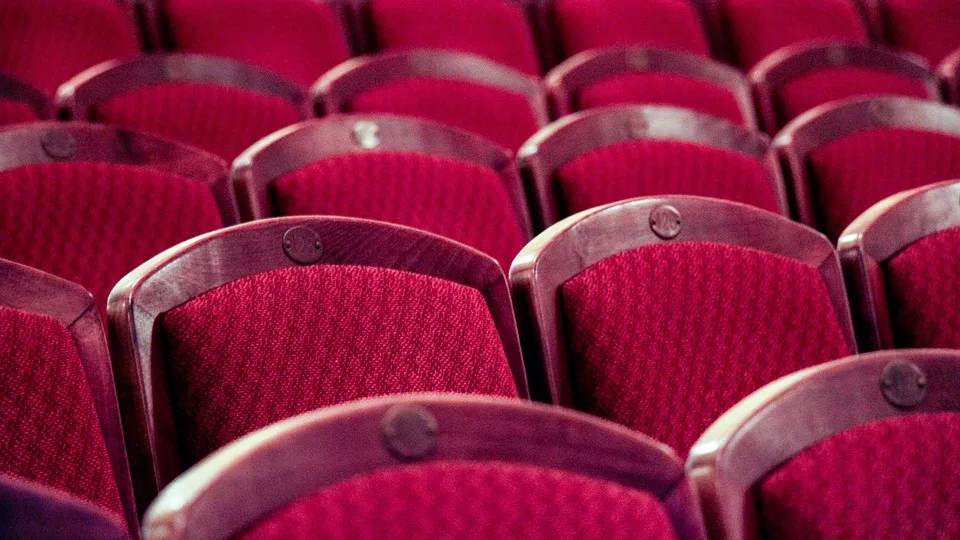 Fausts Weltenreise Erkenntnis Und Verfuehrung Im Theater Erleben Jpg.webp