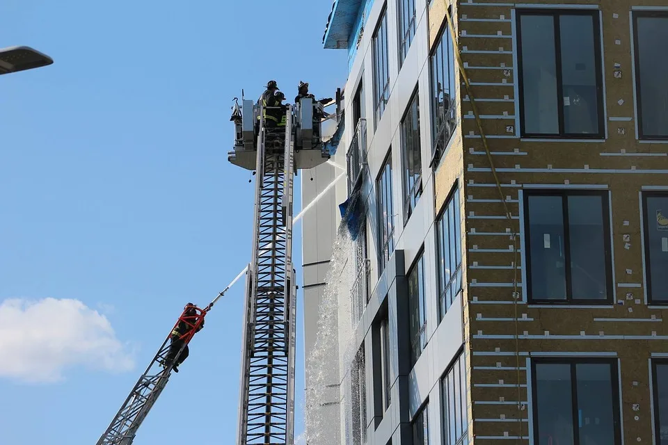 Feuerwehr Rettung Rehbock Von Gars Am Inn Sicher Vom Dach Befreit Jpg.webp