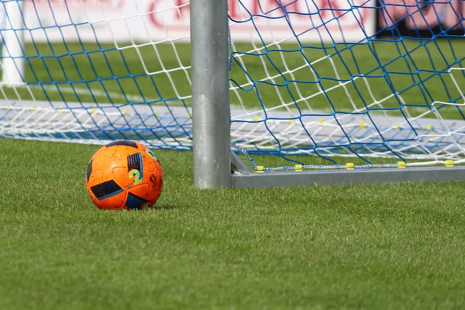 Frankfurter Eintracht Ueberzeugt Im Dfb Pokal 41 Sieg Gegen Braunschweig Jpg.webp