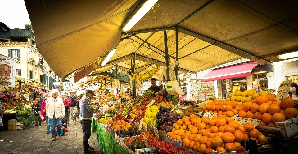 Genuss Und Vielfalt Calauer Wochenmarkt Laedt Zum Stoebern Ein Jpg.webp