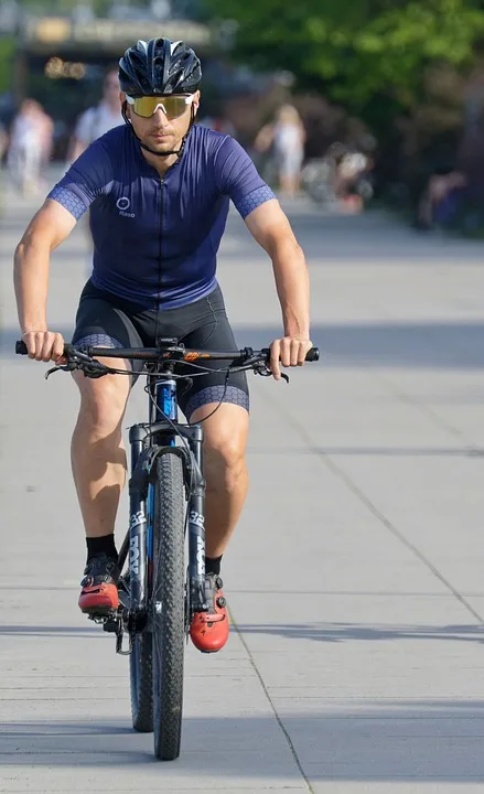 Jugendlicher Radfahrer Stuerzt In Warburg Leichte Verletzungen Nach Unfall Jpg.webp