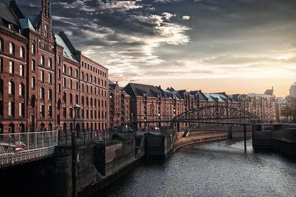 Neuer Behoerdenstandort In Den Tanzenden Tuermen Hamburg Staerkt Wirtschaft Und Jpg.webp