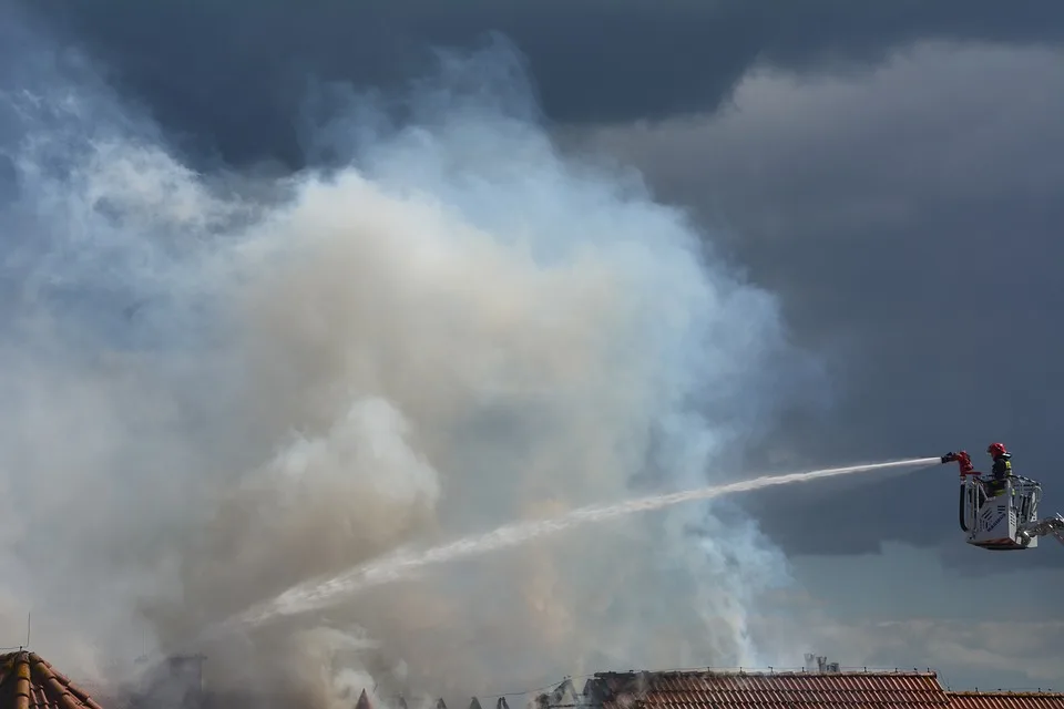 Rauchgeruch Am Dom In Halberstadt Feuerwehr Im Einsatz Jpg.webp