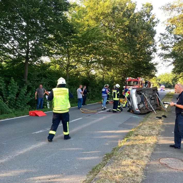 Realistische Alarmuebung In Luetgeneder Feuerwehr Und Rettungsdienst Im Einsatz Jpeg.webp