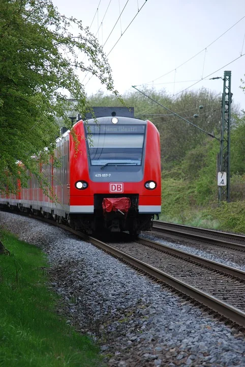 S Bahn Chaos In Stuttgart Verspaetungen Durch Gleisblockade Jpg.webp