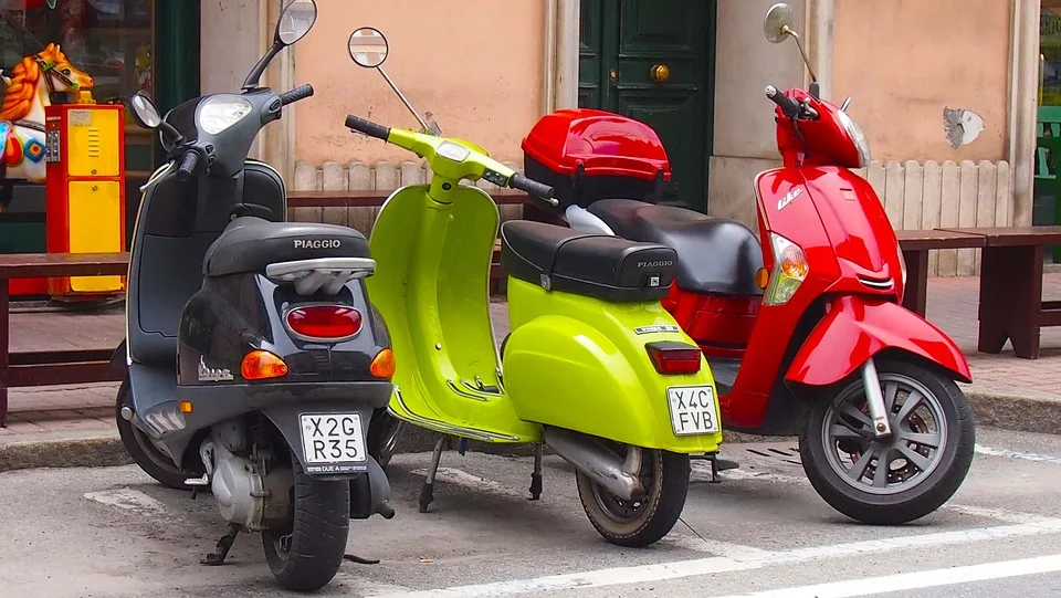 Schwerer E Scooter Unfall In Gundelfingen Zwei Verletzte Nach Kollision Jpg.webp