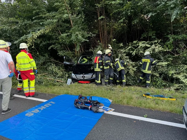 Schwerer Unfall Auf Der A40 Bei Muelheim Feuerwehr Im Einsatz Jpeg.webp