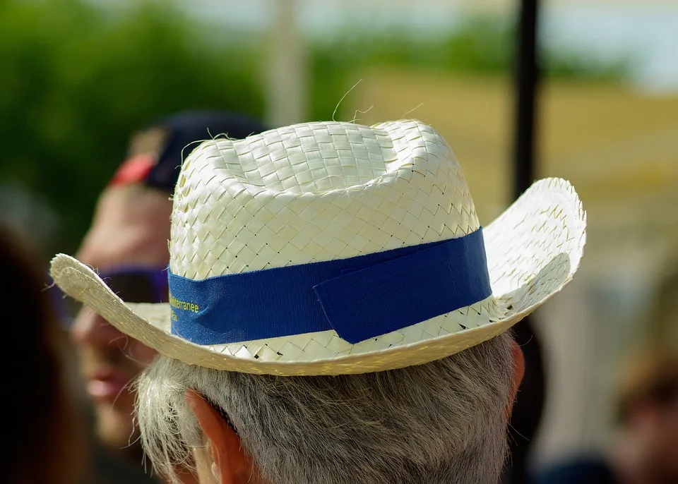 Seniorin Aus Bad Salzdetfurth Faellt Auf Falsche Polizisten Herein Jpg.webp