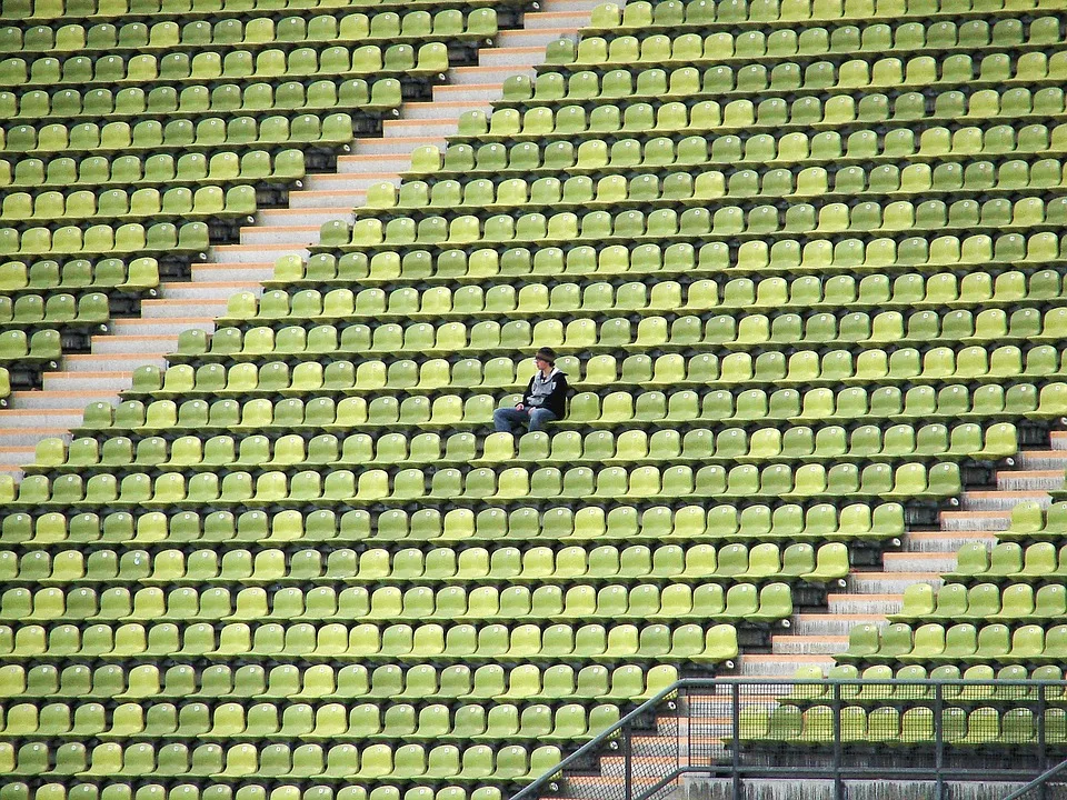 Spannung Im Erzgebirgstadion Aue Gegen Dresden Unter Polizeiaufsicht Jpg.webp