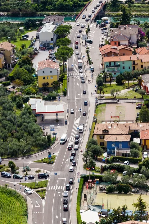 Stau Alarm In Bayern Heimreisewelle Bringt Verkehrschaos Am Wochenende Jpg.webp