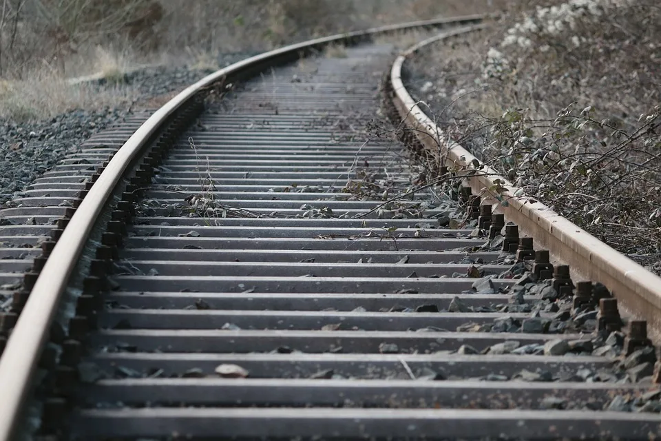 Teile Der Bahnstrecke Koeln Aachen Nach Lastwagenunfall Wieder Freigegeben Jpg.webp