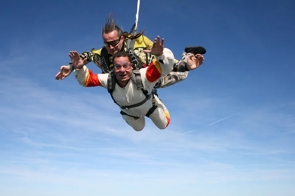 Training In Den Lueften Fallschirmspringer Ueben In Mecklenburg Vorpommern Jpg.webp