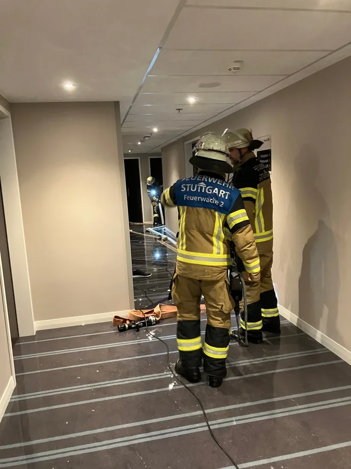 Wasserschaden Im Hotel Feuerwehr Stuttgart Im Einsatz Nach Sprinkler Alarm Jpeg.webp