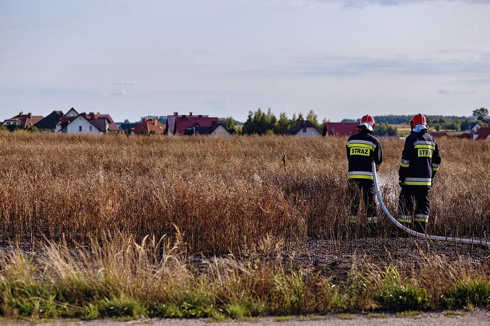 „feuerwehruebung Im Kindergarten Gemeinsam Gegen Den Kuechenbrand Jpg.webp