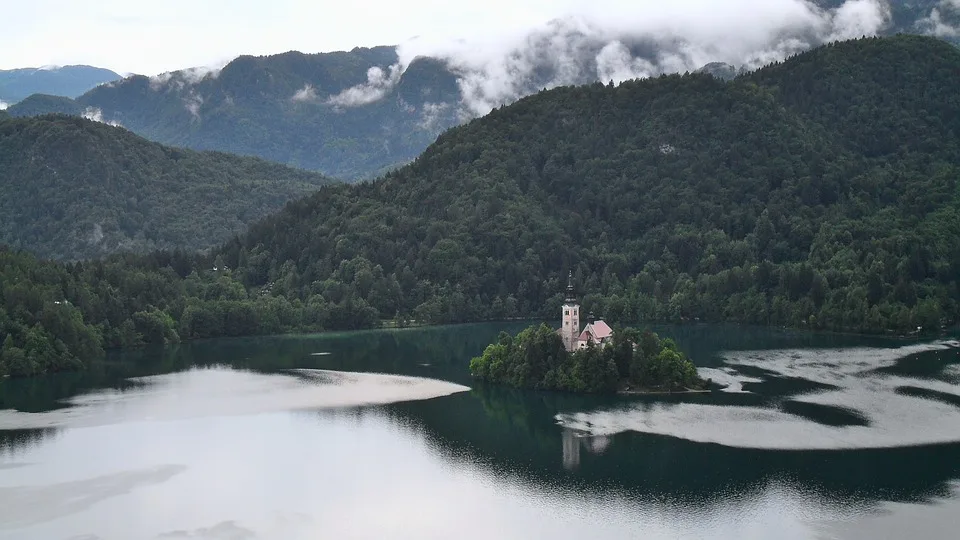 „roemisch Katholische Und Alt Katholische Kirche Oekumenische Gespraeche Zur Zusammenarbeit Jpg.webp