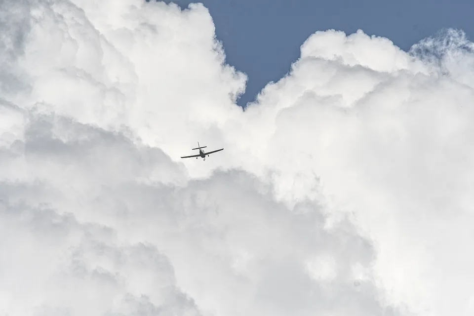 Dramatischer Ultraleichtflugzeugabsturz In Ingelfingen Kind Und Pilot Verletzt Jpg.webp