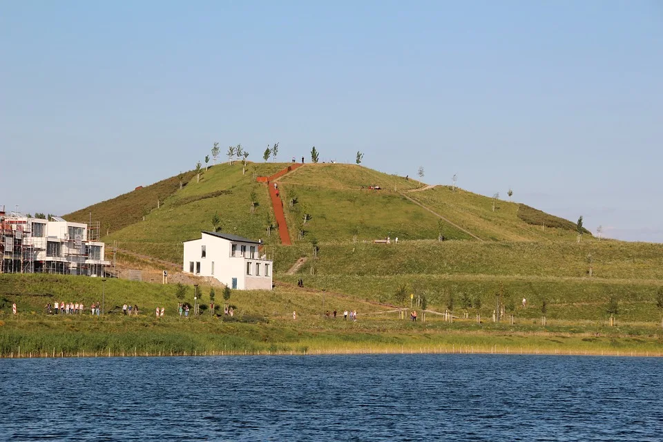 Duranville Vor Nationalmannschaftsdebuet Dortmunds Hoffnungen Steigen Jpg.webp