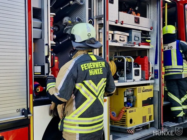 Ersthelfer In Huenxe Loeschen Schnell Grasbrand Und Verhindern Schlimmeres Jpeg.webp