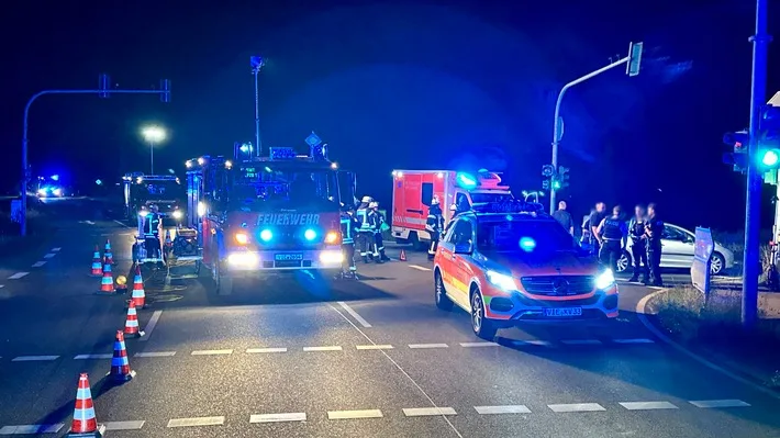 Ffw Schwalmtal Sichert Unfallstelle Nach Zusammenstoss Von Pkw Und Fahrrad Jpeg.webp