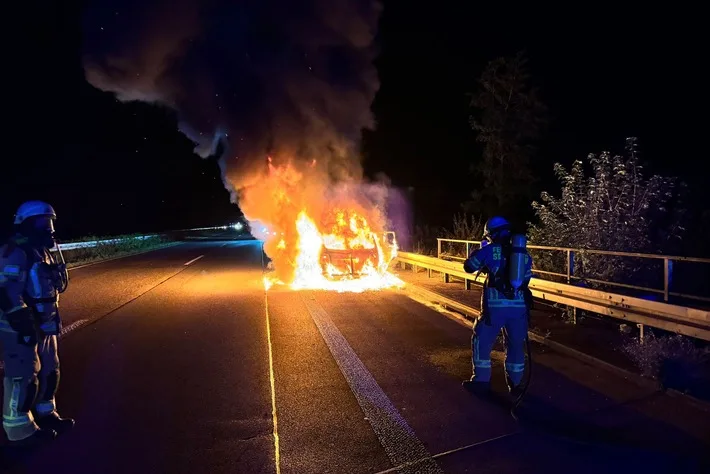 Feuerwehr Goch Im Einsatz Pkw Ohne Fahrer In Flammen Jpeg.webp