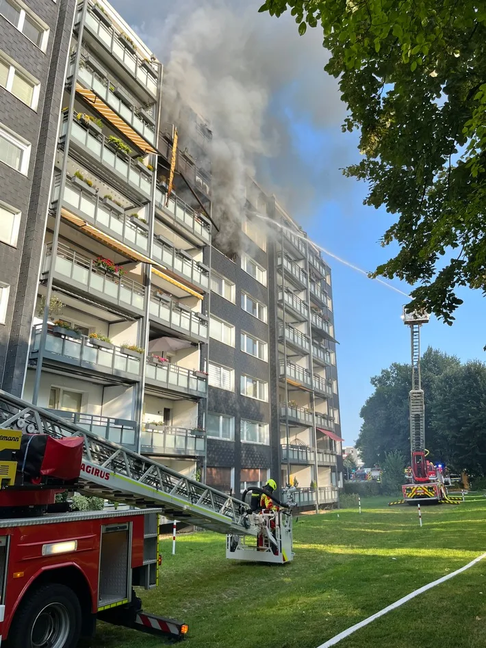 Grosser Wohnungsbrand In Heiligenhaus Feuerwehr Rettet Ueber 70 Personen Jpeg.webp