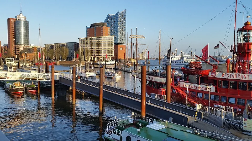 Herbstanfang In Hamburg Sonnige Tage Und Wechselhaftes Wetter Erwarten Uns Jpg.webp