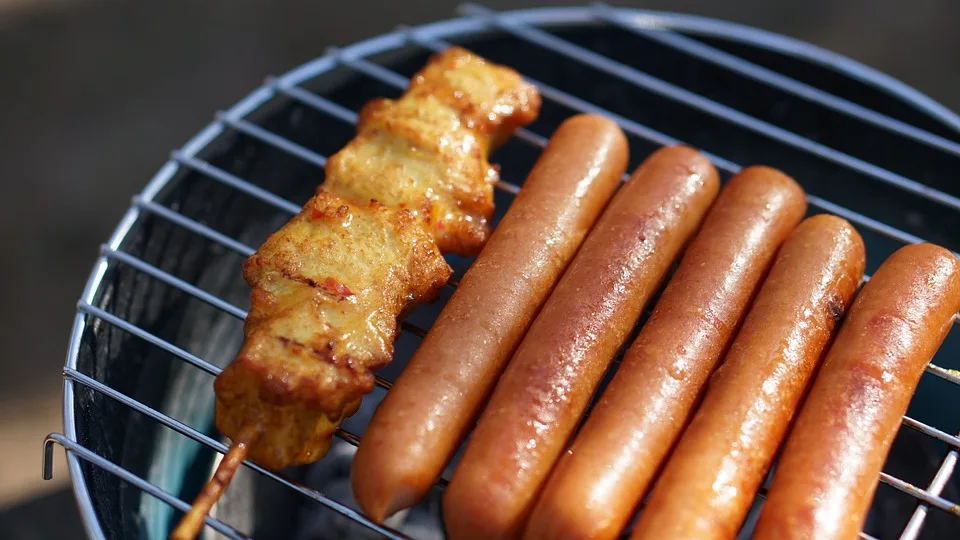 Joey Chestnut Bricht Rekord 83 Hotdogs Beim Spektakulaeren Duell Jpg.webp