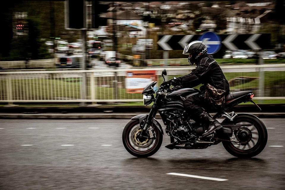 Motorradfahrer Bei Auffahrunfall In Dipperz Leicht Verletzt Jpg.webp