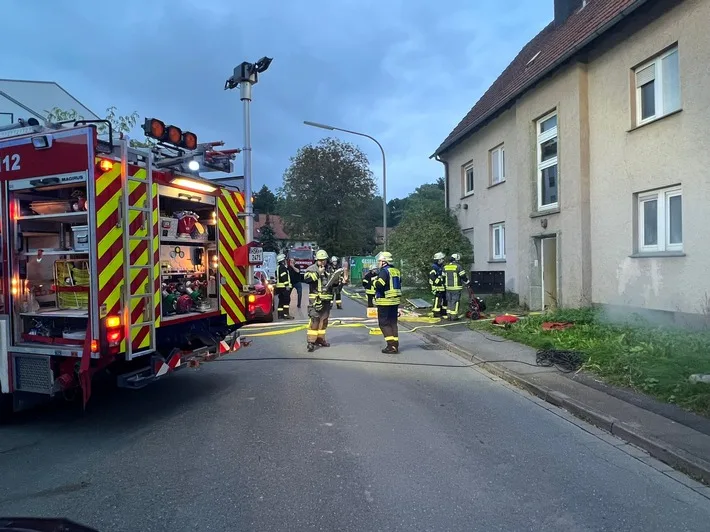 Neheim Feuerwehr Uebt Rettungseinsatz Im Abrisshaus Jpeg.webp