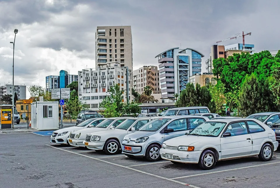 Parken Vor Der Polizei 30 Jaehriger Landet Im Gefaengnis Jpg.webp