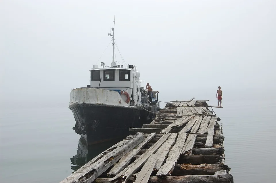 Schiffsunfall In Niederwalluf Motorschiff Prallt Gegen Angelboot Jpg.webp