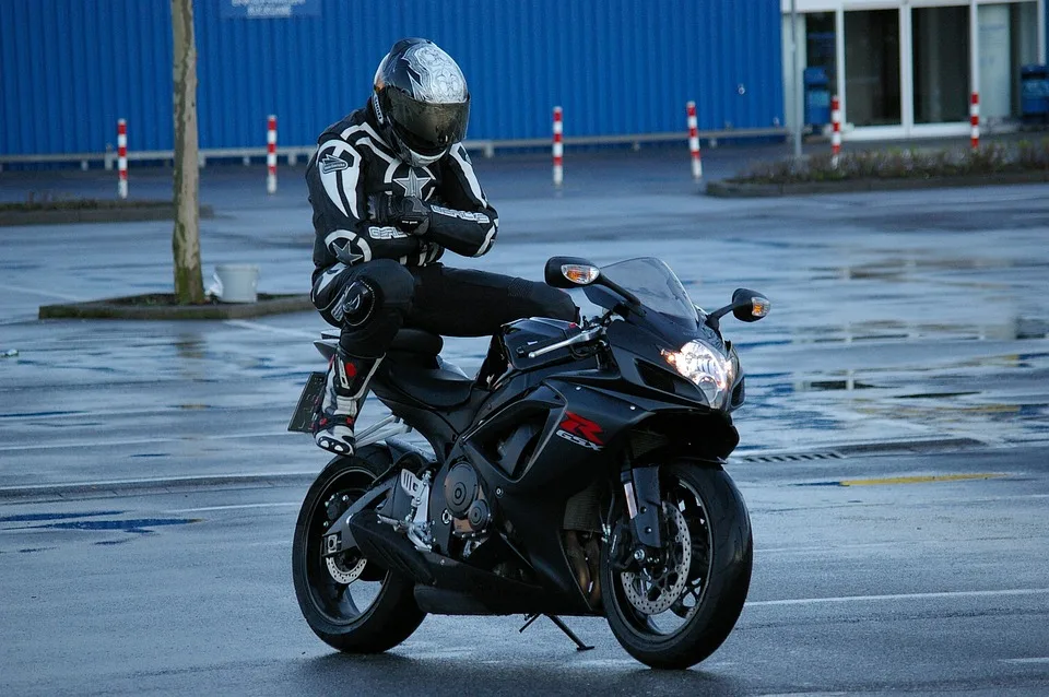 Schwerer Unfall Bei Illegalem Motorradrennen In Bielefeld Jpg.webp