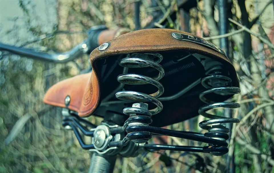 Vorfall In Tiergarten Radfahrer Beschaedigt Parteibuero Mit Luftballon Jpg.webp