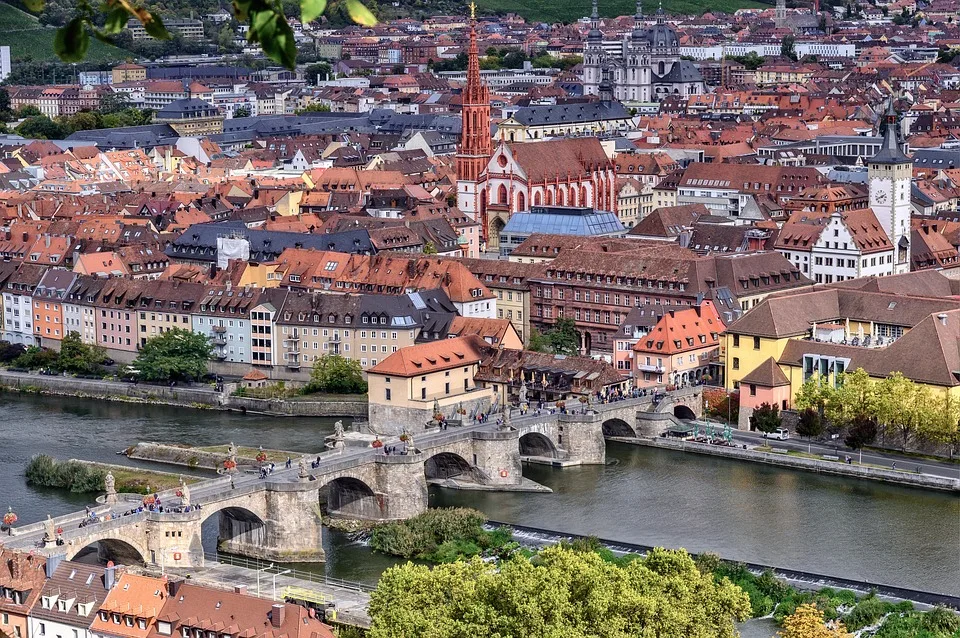 Wuerzburg Feiert Langjaehrige Ehepaare Mit Festlicher Segnung Im Kiliansdom Jpg.webp