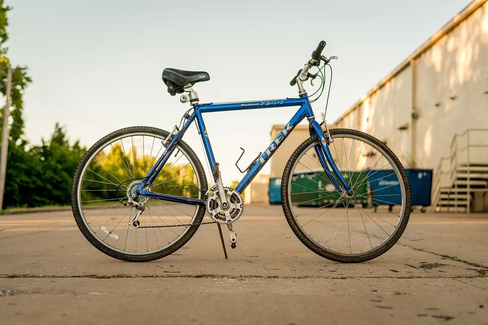 MeinBezirk.atVerkehrsunfall: Alkoholisierter Radfahrer touchierte Auto und stürzteAm gestrigen späten Mittwochabend verletzte sich ein alkoholisierter 
33-jähriger Fahrradlenker bei einem Unfall mit einem Auto, so die Polizei 
Salzburg..vor 6 Minuten