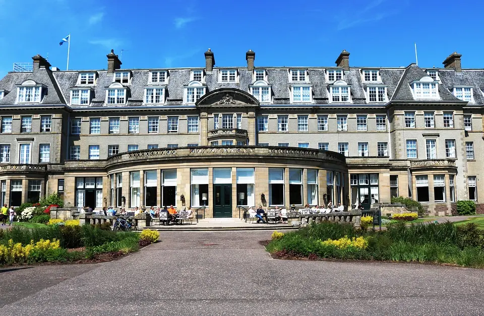 Hotel mit Biergarten auf dem Polar-Gelände