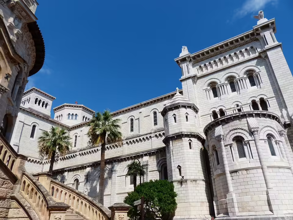 Der Erzbischof von Canterbury, Justin Welby, tritt zurück, nachdem er wegen seiner Handhabung eines Kindsmissbrauchsfalls in der Kirche in der Kritik steht. Eine unabhängige Untersuchung deckt skandalöse Vertuschungen auf.