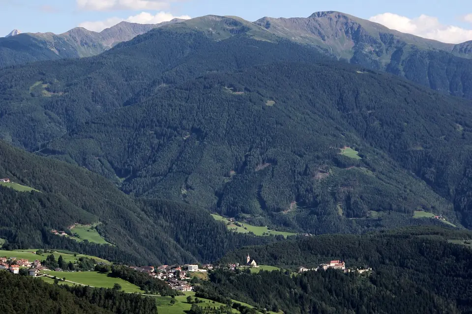 MeinBezirk.atHerbstkonferenz: Tiroler Bauernvertreter trafen sich in SchönwiesKürzlich fand die diesjährige Herbstkonferenz des Tiroler Bauernbundes in 
Schönwies statt. Vor allem die Bürokratie war ein viel diskutiertes Thema..vor 14 Minuten